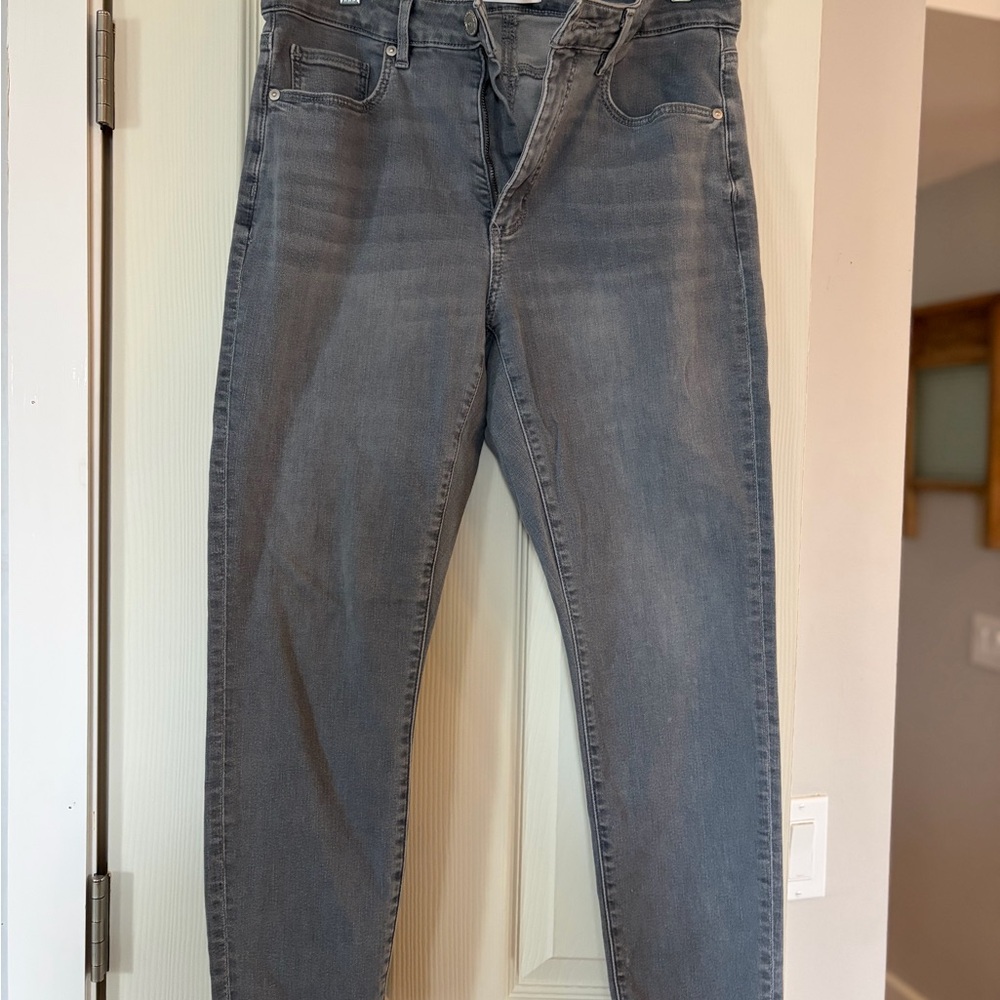 LOFT Women's Slim Straight Jeans in Grey Wash
